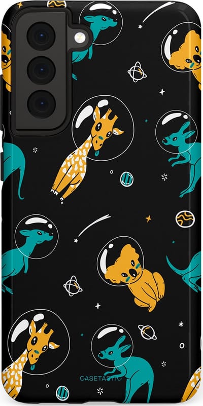 Casetastic Hoesje Geschikt voor Samsung S21 FE - Stijlvolle Beschermende Duo-layer Case - Donkere Ruimte Safari