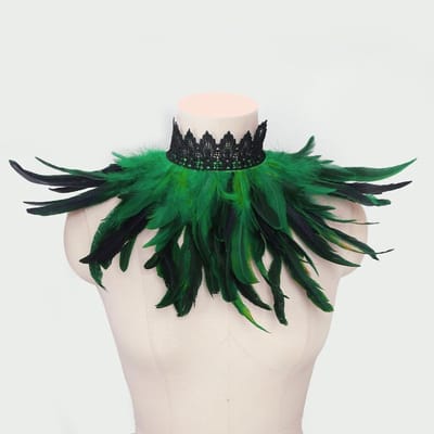 Gothic Schoudercape met Veertjes voor Halloween en Cosplay - Elegante Kraag en Kostuumaccessoire in Groen voor Feestjes en Carnavalskleding