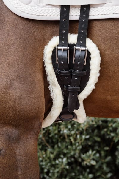 Kentucky Horsewear - Anatomische Korte Singel wol/bont zwart 60 cm
