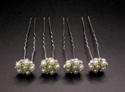 Haarpinnen 6 kleine parels met strass set van 4 stuks.