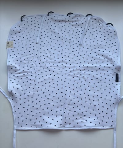 Zonnedoek van Het Stofnestje met hartjes, voor op je kinderwagen of maxicosi