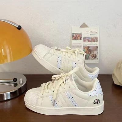 Chaussures à tête de coquille Chaussures de sport crème nouvelles pour enfants printemps et automne Ins tendance à semelle épaisse polyvalentes petites chaussures blanches 40