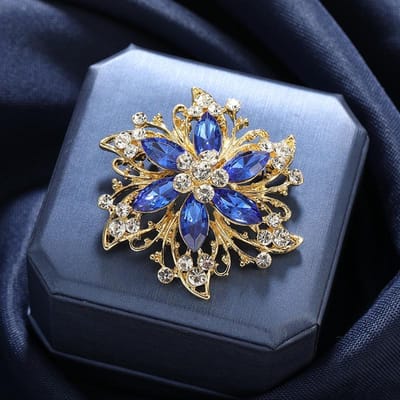 Vintage Paleisstijl Smaragd Strass Kruis Broches Badges Voor Vrouwen Dame Elegante Barokke Spelden Accessoires Banket Sieraden white