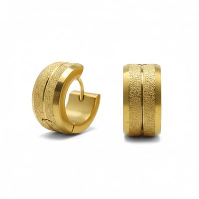 Aramat Jewels | Oorringen | Oorringen – Goudkleurig Staal Sandblasted Strepen (13x7mm) | | | |7mm | Staal | Volwassenen | Verkleurd niet