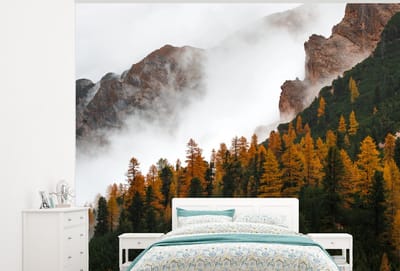 Behang - Fotobehang Berg - Mist - Bos - Breedte 275 cm x hoogte 220 cm