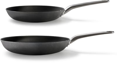 Skottsberg - Cast Iron - 2-delige Koekenpannen set - 24 & 28 cm Gietijzer - PFAS vrij - Geschikt voor inductie, BBQ en open vuur