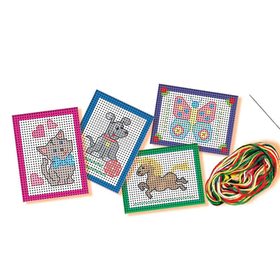 SES Creative – Ik Leer Borduren – 4 Borduurkaarten met Kunststof Naald, Vingerhoed en 5 Kleuren Garen – Creatief Montessori Speelgoed Vanaf 3 Jaar