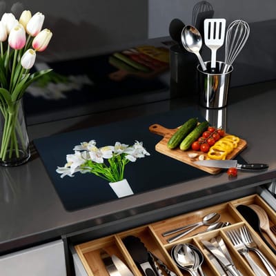KitchenArt - White Whisper - Inductie Beschermer - 83x51.5 cm - Kookplaat Beschermer - Luxe Afdekplaat Inductieplaat - Anti-slip & Oprolbaar - Beschermmat Inductiekookplaat