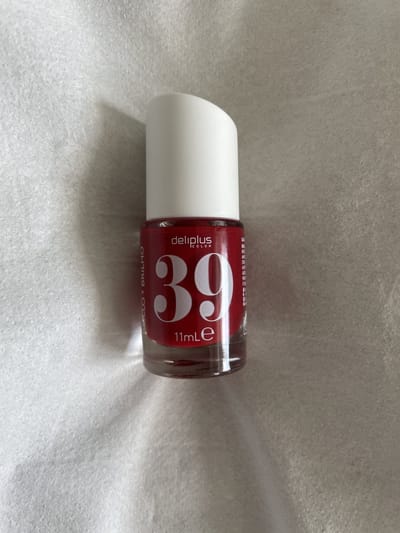 Deliplus Nagellak rood kleurnr. 39. Brandweerrood. Blijft lang zitten. Van het mooie Spaanse merk Deliplus.