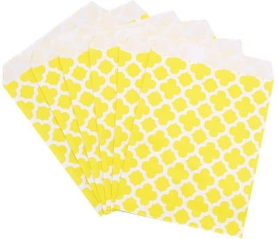 Traktatiezakjes - Uitdeelzakjes - Verjaardagzakjes - Feestzakjes - Snoepzakjes - Geel - Witte Bloem - Papier - 13x18 cm | Bloemen | Geboorte - Verjaardag - Bruiloft - Feest - Babyshower | Traktatie - Kado - Party Gift | Snoep - Koek - Donuts