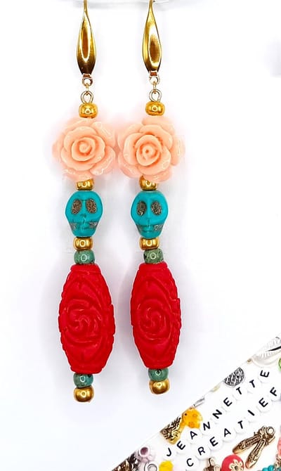 Jeannette-Creatief® - Kostuumsieraden - Day of the Dead Red & Peach Skull - Oorbellen - Day of the Dead - Dia de los Muertos - Oorbellen Doodskop - Miyuki Picasso Rocailles - Handgemaakt & Uniek - Oorbellen met Roosjes - Mexicaanse Oorbellen - Mexico