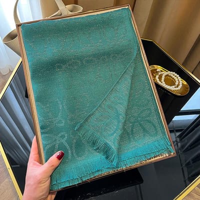 Nieuwe Dubbelzijdige Pendelende Warme Modieuze Elegante Eenvoudige en Sfeervolle Zijde Katoen Sjaal Sjaal Mantel Dames Merk Stijl 200*70CM blue