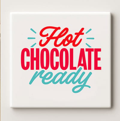 Hot Chocolate Ready Tegel – 15x15cm Gezellige Winter Keramische Wanddecoratie | Schattige Keukendecoratie & Cadeau voor Chocoladeliefhebbers