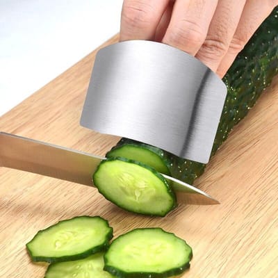 Happy Tears | RVS Vinger Beschermer | Vinger Snij Beschermer | Vingerbeschermer tijdens het Snijden van Groente | Voor volwassenen en kinderen |Ideale Keuken Accessoirs | gratis verzending