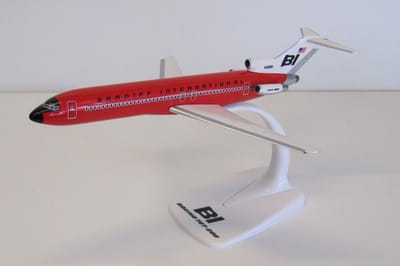 schaalmodel vliegtuig Braniff International Red Boeing 727-200 schaal 1:200 lengte 23,35cm