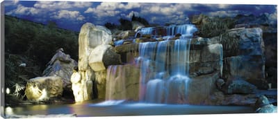 Canvas Schilderij - Blauwe waterval - Natuur - Planten - Water - Baai - Lucht - Schilderij Woonkamer - Schilderijen op canvas - Inclusief Frame - 45x145cm (LxB)