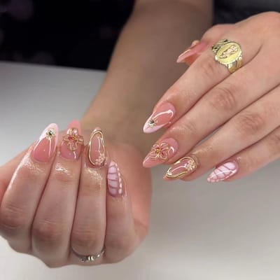 24 Pcs Franse Valse Nagels met Zachte Gel, Korte Amandelvormige Nagels met 3D Bloemen en Parels, Plaknagels voor Vrouwen