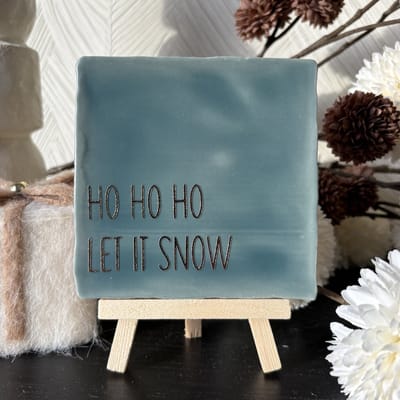 Hartjespost | Tegeltje Ho ho ho let it Snow blauw groen, goud | schoencadeautjes sinterklaas | tegeltjes met tekst | spreuktegel | tegeltjeswijsheden | Christmas | Xmas | kerstmis | decoratie kerst | Snow | sneeuw | snowman | 10x10