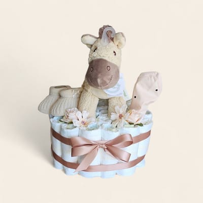 Luxe Luiertaart met Happy Horse knuffel, spuugdoekje, gehaakte slofjes & 21 Pampers maat 2 – feestelijk verpakt kraamcadeau