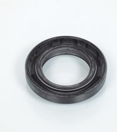 Un joint spi d'axe de roue arrière 26x42x7mm pour scooter Peugeot 50cc 2 temps