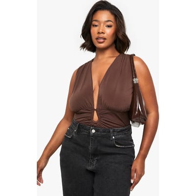 boohoo Dames Plus Bodysuit met diepe V-hals en gerafelde details | Chocolate | Maat: 26