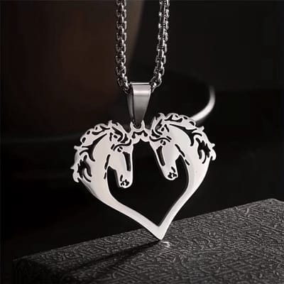 My Sweet Romance® - Paarden Ketting - Zilverkleurig met 2 Paardenhoofden in Hartvorm