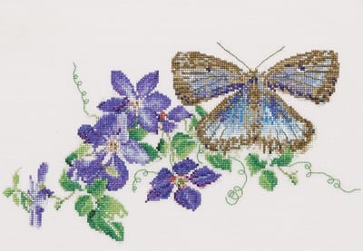 Thea Gouverneur - Borduurpakket met telpatroon - 438 - Voorgesorteerde DMC Garens - Vlinder Blauwe Clematis - Linnen - 29 cm x 18 cm - DIY Kit