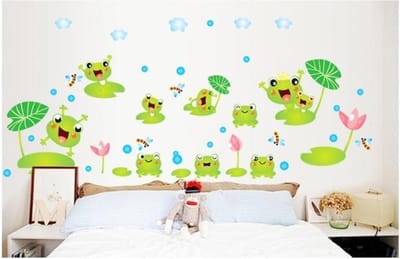 Mooie Muursticker Vrolijke Spelende Kikkers – Muursticker Kinderkamer Babykamer