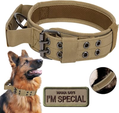 Tactische halsband voor honden met handvat — Verstelbare trainingshalsband van militaire kwaliteit, zacht nylon met robuuste metalen gesp, geschikt voor middelgrote tot grote honden — Inclusief patch (Bruin met patch, Maat L, 61–66 cm)