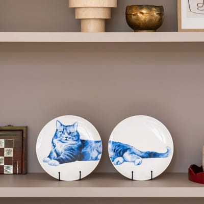 Wandbord - Ontspannen Kat Tweeluik - diameter 26 cm - Heinen Delfts Blauw.