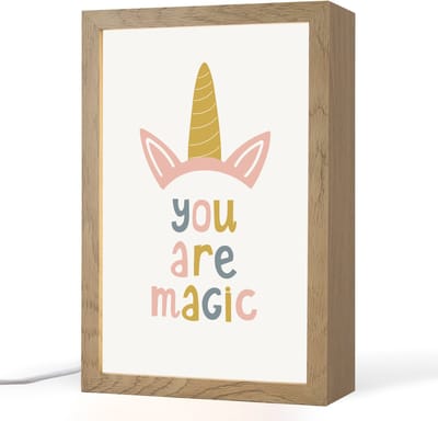 Nachtlampje 20x30 cm - Kinder lampje - Eenhoorn - Quote - Roze - 'You are magic' - Tafellamp kinderkamer - Slaapkamer lamp - Bedlamp kinderen - Kinderlampje stopcontact - Wandlamp babykamer - Nachtlampjes