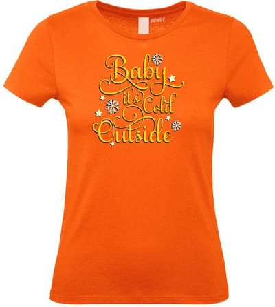 Dames t-shirt Baby Its Cold Outside | Foute Kersttrui Dames Heren | Kerstcadeau | Kerstpakket | Oranje (Dames) | maat XS