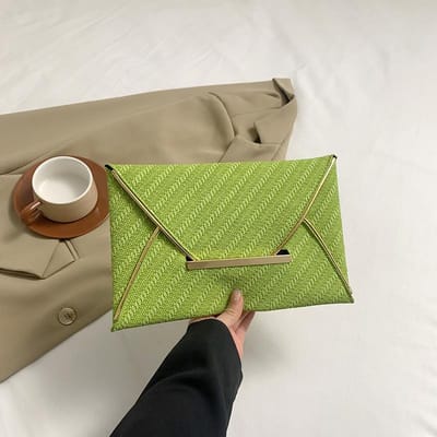 Lente Nieuwe Eenvoudige Handige Kleine Vierkante Tas Envelop Nieuwe Handtas Hoge Waarde Niche Ontwerp Lichte Luxe Tas beige