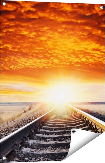 Gards Tuinposter Rails Spoorweg bij Zonsondergang - 60x80 cm - Tuindoek - Tuindecoratie - Wanddecoratie buiten - Tuinschilderij