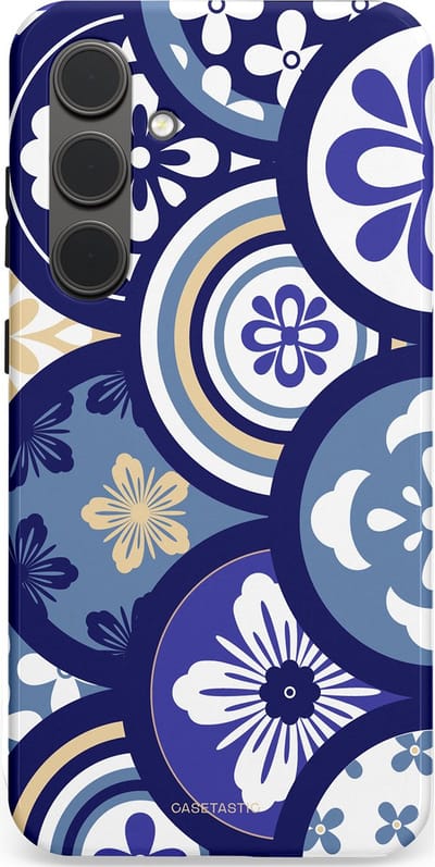 Casetastic Hoesje Geschikt voor Samsung S24 Plus - Stijlvolle Beschermende Duo-layer Case - Blauwe bloemen Talavera Maiolica Patroon