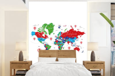 Behang - Fotobehang Wereldkaart - Kleuren - Luchtballon - Breedte 160 cm x hoogte 220 cm
