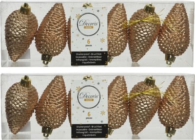 Decoris Kersthangers dennenappels - 12x - toffee bruin - glitter - 8 cm - kunststof - kerstversiering