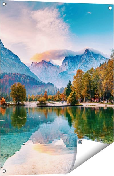 Gards Tuinposter Meer in de Bergen met een Geit Standbeeld - 60x80 cm - Tuindoek - Tuindecoratie - Wanddecoratie buiten - Tuinschilderij