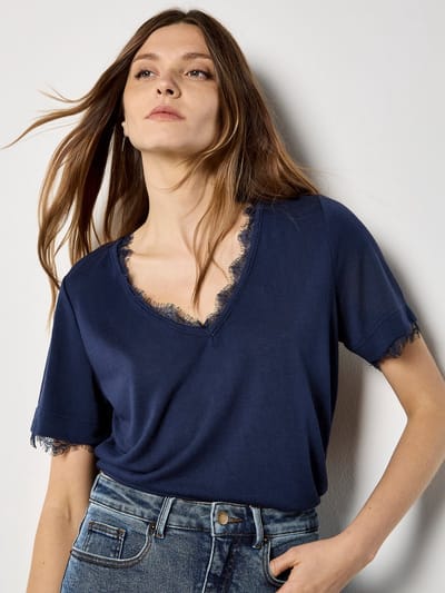 T-shirt van slubjersey met eyelash-kant