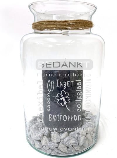Windlicht/Vaas met tekst gravure: BEDANKT FIJNE COLLEGA. Zonder kaars en stenen. Cadeau-afscheid collega-pensioen. Het formaat is 30cm, 16cm doorsnede.