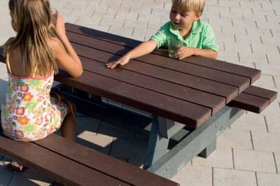 Rockwood® Picknicktafel Zwaar Kunststof Junior (83kg) 1.20m Montage op locatie. Extra gemak en vakkundige service