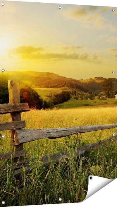 Gards Tuinposter Boerderij Hekken op het Grasveld - 80x120 cm - Tuindoek - Tuindecoratie - Wanddecoratie buiten - Tuinschilderij