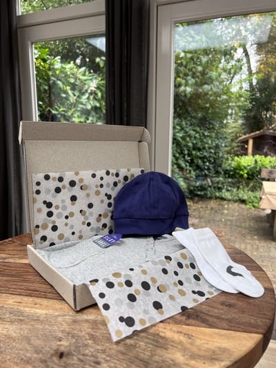 Silky Label Kraampakket Baby Cadeau - jumpsuit lange mouw/sokjes/mutsje - maat 50/56