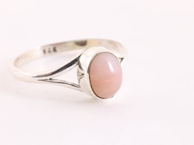 Fijne zilveren ring met roze opaal - maat 19.5