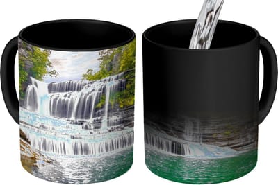 Magische Mok - Foto op Warmte Mokken - Koffiemok - Waterval - Water - Stenen - Planten - Natuur - Magic Mok - Beker - 350 ML - Theemok