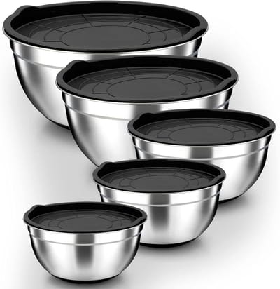 5-delige RVS Mengkom Set met Zwarte Deksel en Siliconen Basis - Multifunctionele Stapelbare Saladeschalen, Vaatwasserbestendig, Ideaal voor Koken en Serveren, Capaciteit tot 6.6L