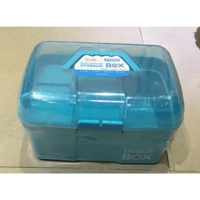 Multifunctionele organizer en opbergkoffer met kunstnagels en cosmetica