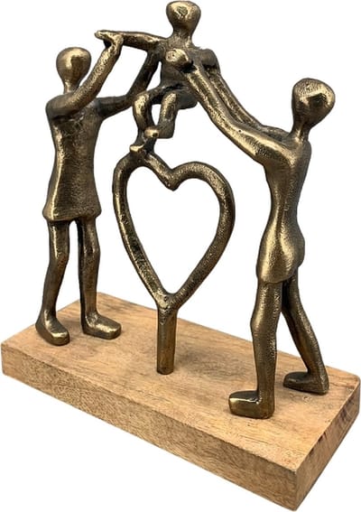 beeld happy familie yoy gemaakt van aluminium en hout - koper/ brons kleur - 20x8x23 cm