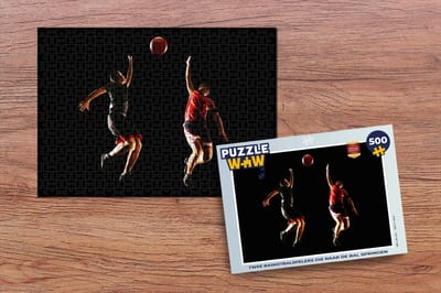 Puzzel Twee basketbalspelers die naar de bal springen - Legpuzzel - Puzzel 500 stukjes