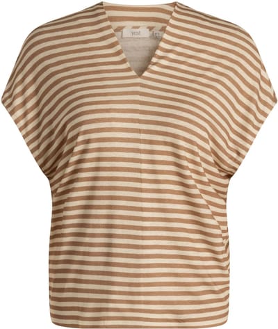 Yest Curve shirt Nessa